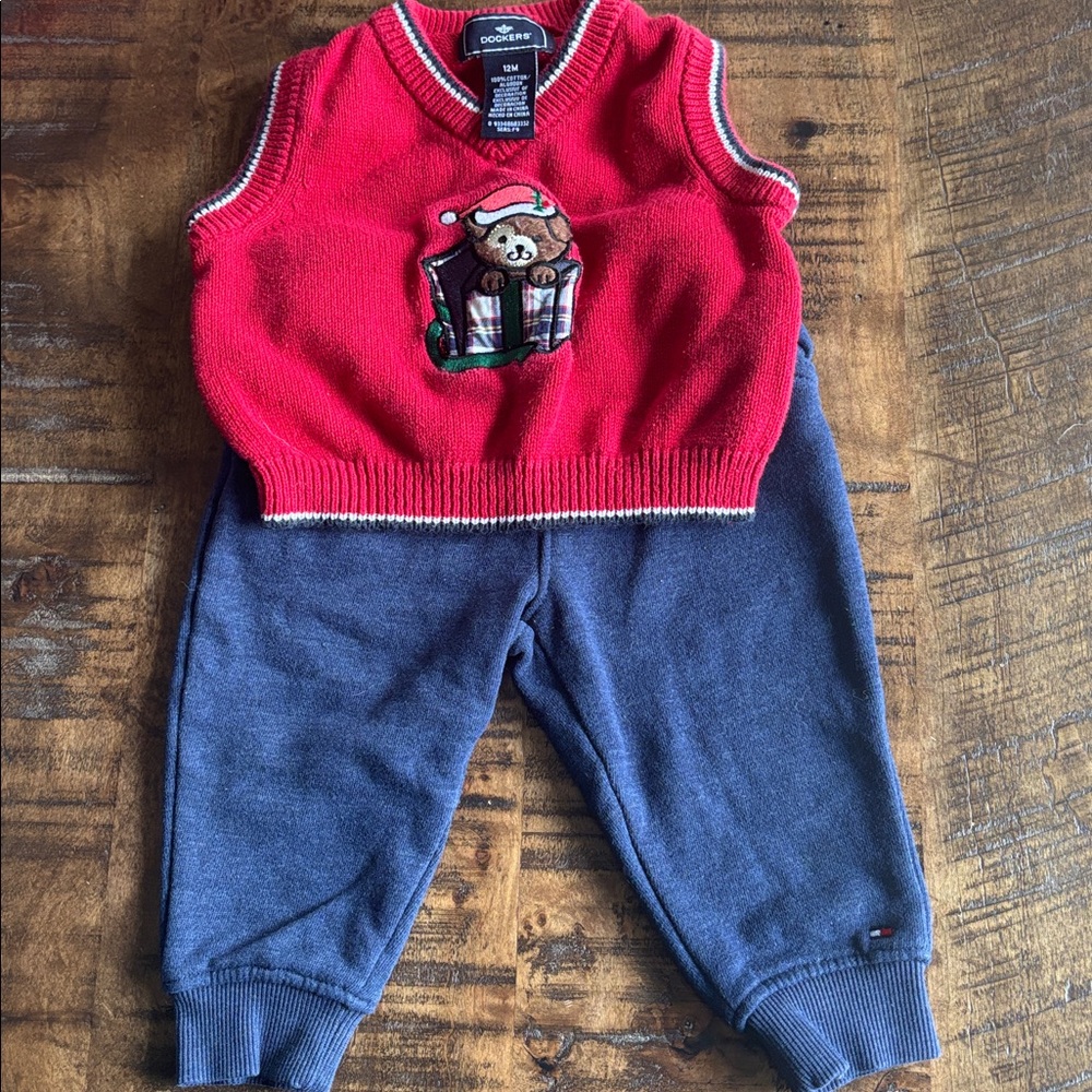 Bundle outfit Dockers Festive Sweater Vest & Tommy Hilfiger jogger bottoms
